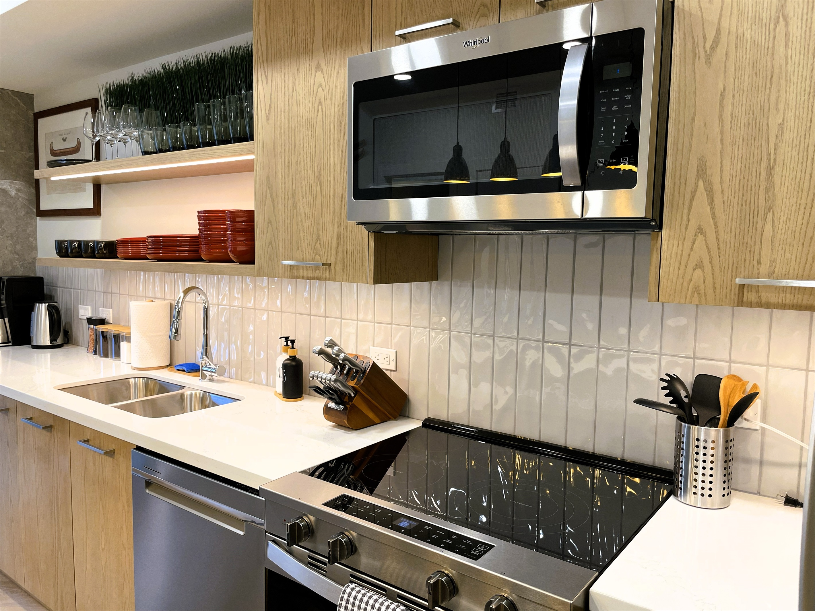 High end kitchen area helps you prepare n house meals, or simply a morning coffee before a busy day in the mountains.