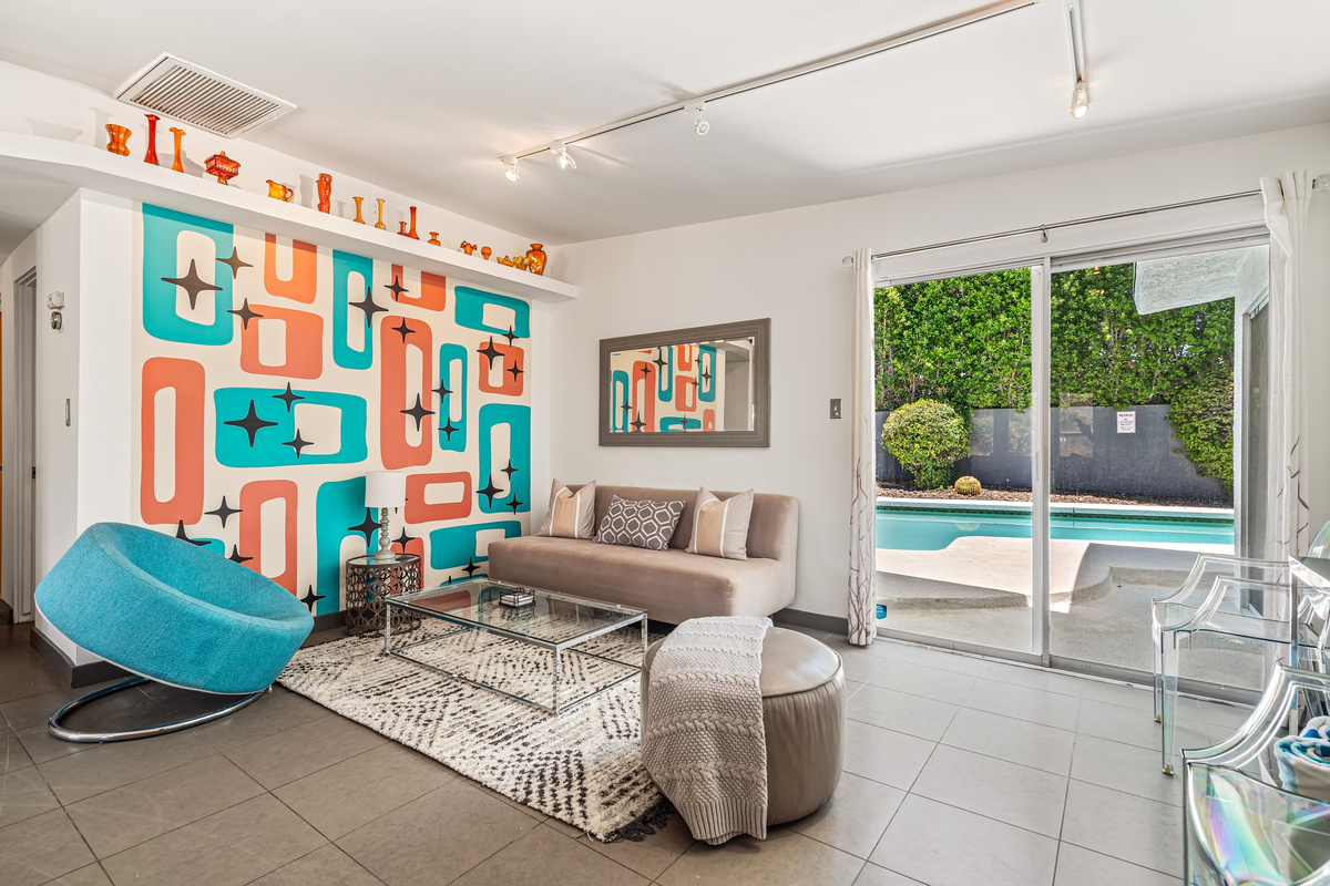 Great room facing backyard