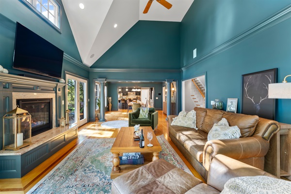 Views, vibes, and a comfy spot for everyone