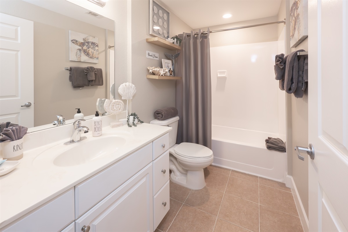 Private master en suite bathroom