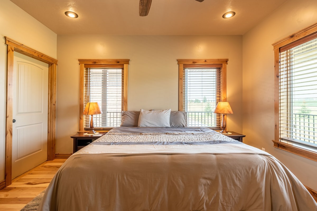 Dream while you relax in the main floor primary bedroom with en-suite.