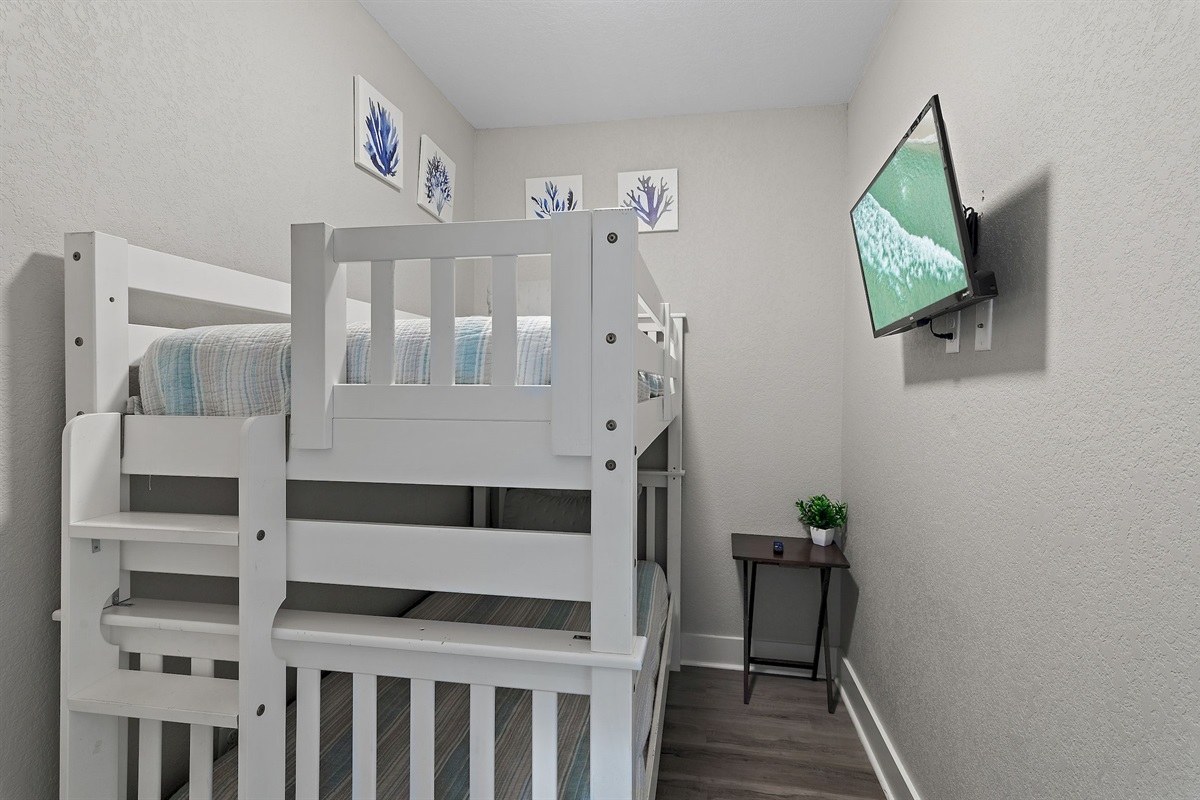 Bedroom #6: Bunkroom