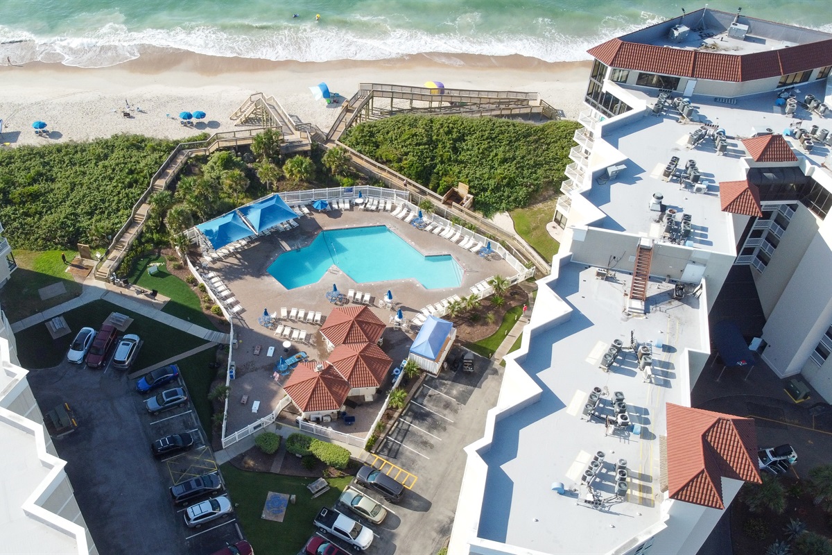 Pool area and parking between Buildings 2 and 3