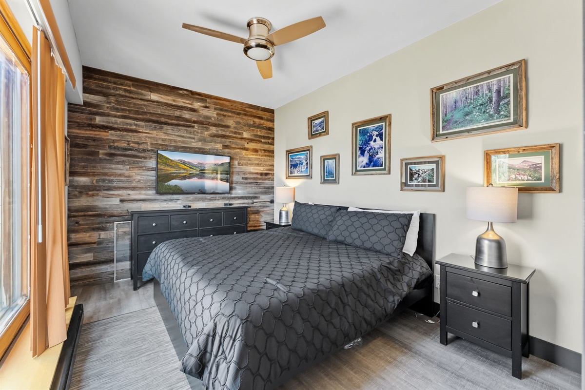 Second level King bedroom