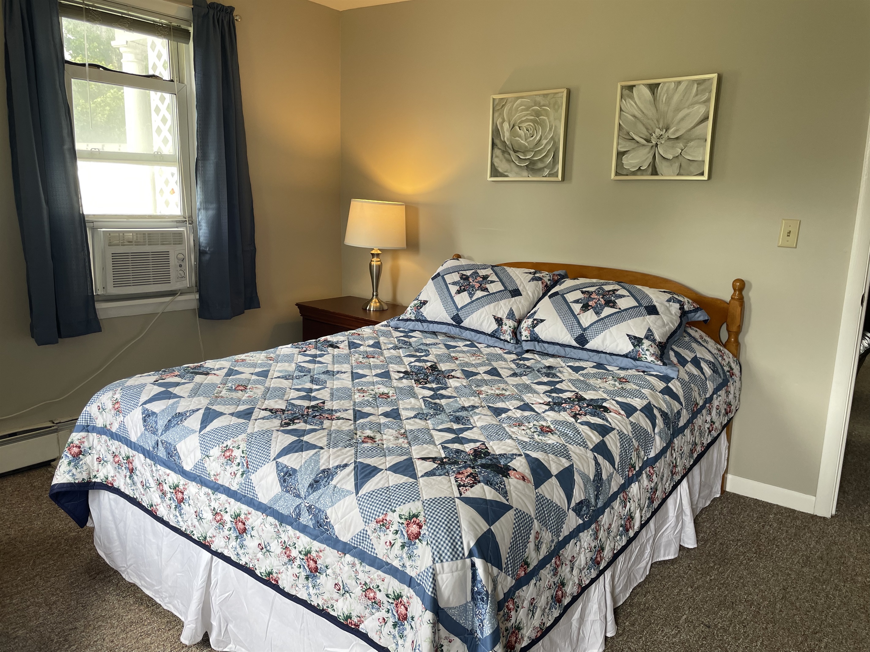 Attached apartment - Queen bdrm
