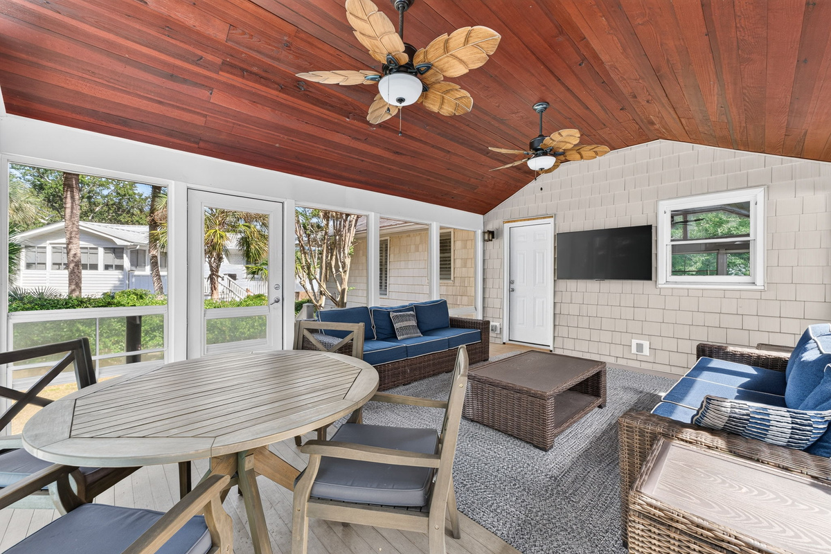 Screened porch | IOP Poolside Paradise | 112 Sparrow Drive | Isle of Palms, SC | IOP Escapes