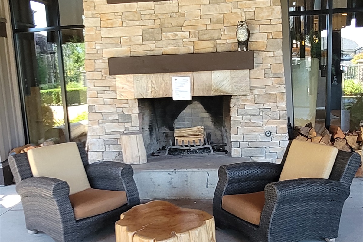 Wood burning fire pit. Free to Guests to use. Book private family time at the Fire with the front desk. Front desk will supply roasting sticks for marshmallows as well!