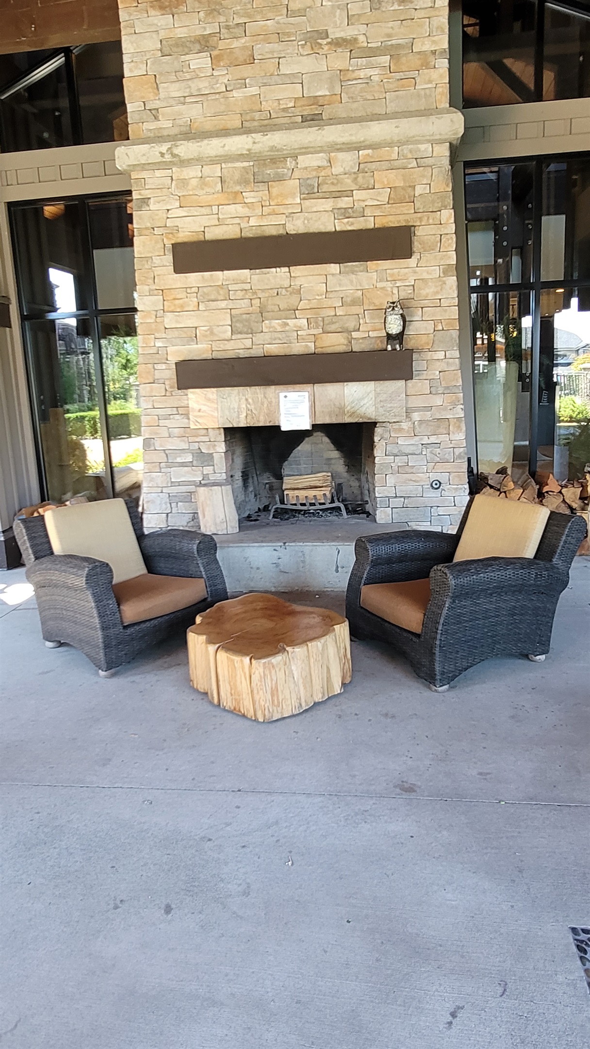Wood burning fire pit. Free to Guests to use. Book private family time at the Fire with the front desk. Front desk will supply roasting sticks for marshmallows as well!