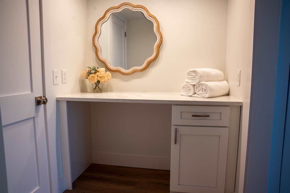 Separate dressing/vanity area in Master