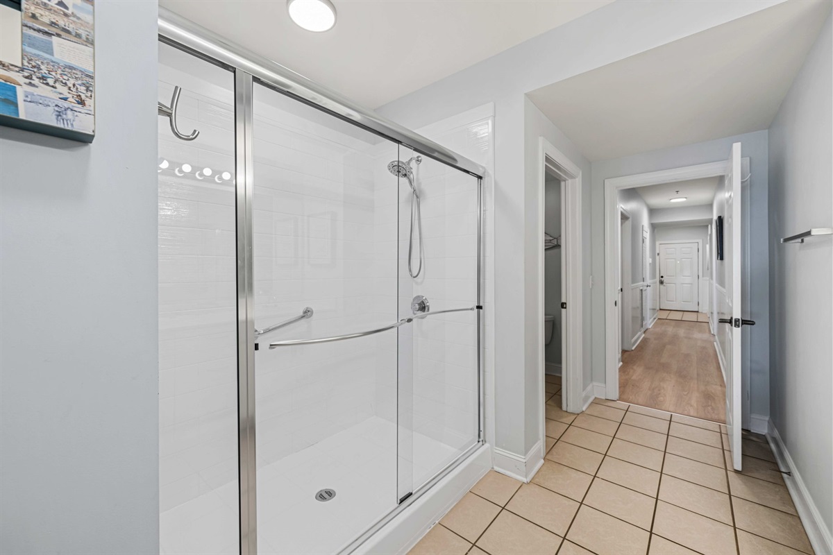 Bathroom 1: Primary ensuite bath | Sea Gull | 201 Oceanview | 1116 Ocean Blvd, Isle of Palms, SC | IOP Escapes