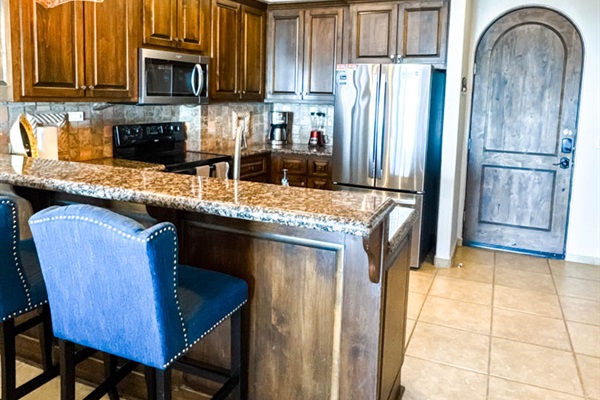 Cook with ease in this fully stocked kitchen.