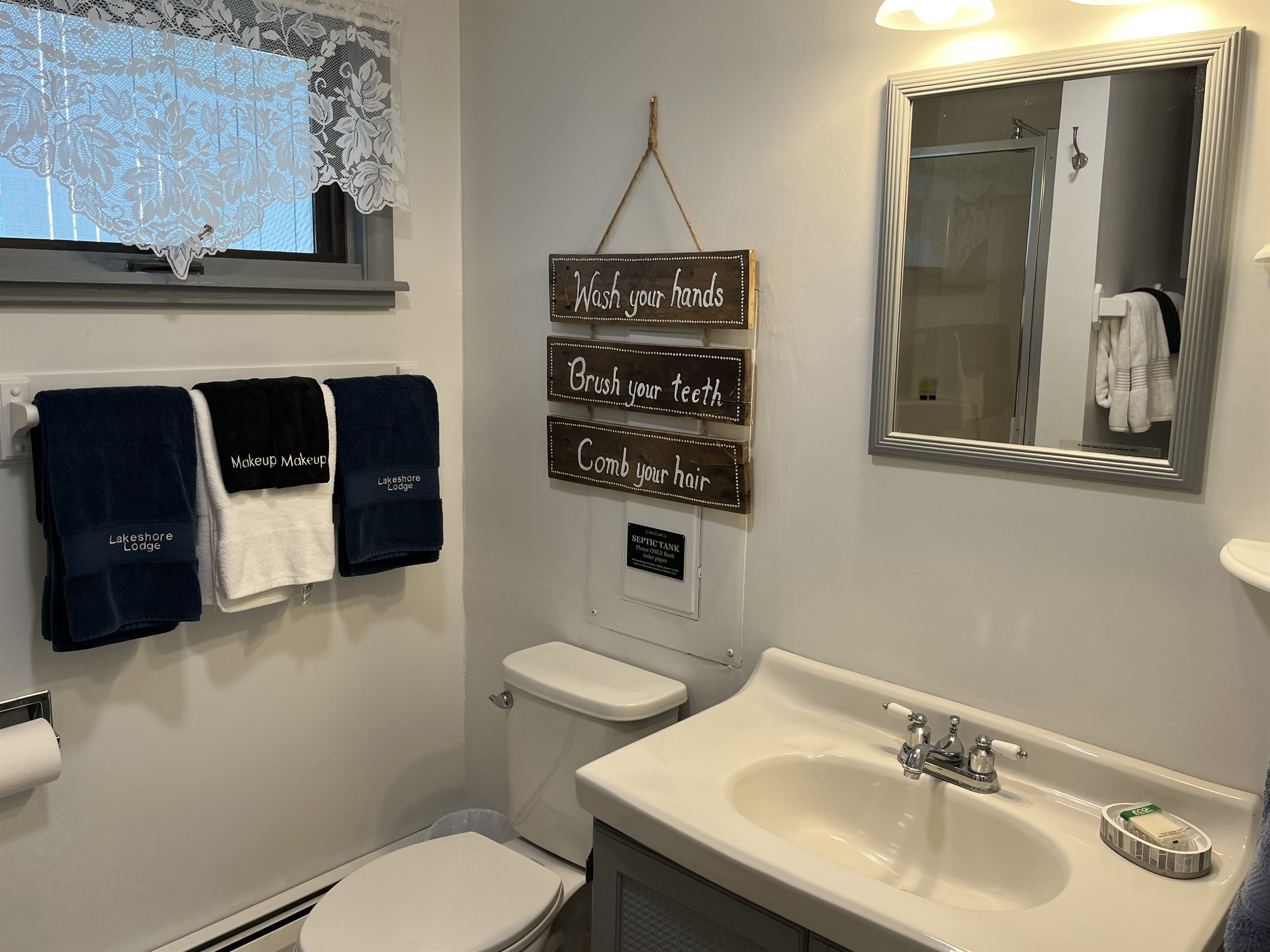 Main level bath with shower