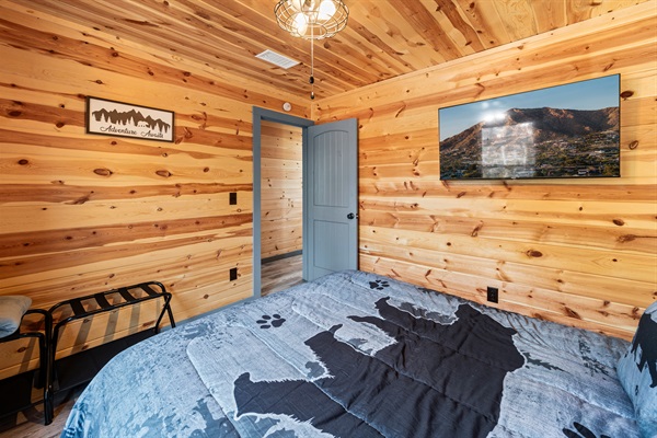 Bedroom 2 - Queen Bed