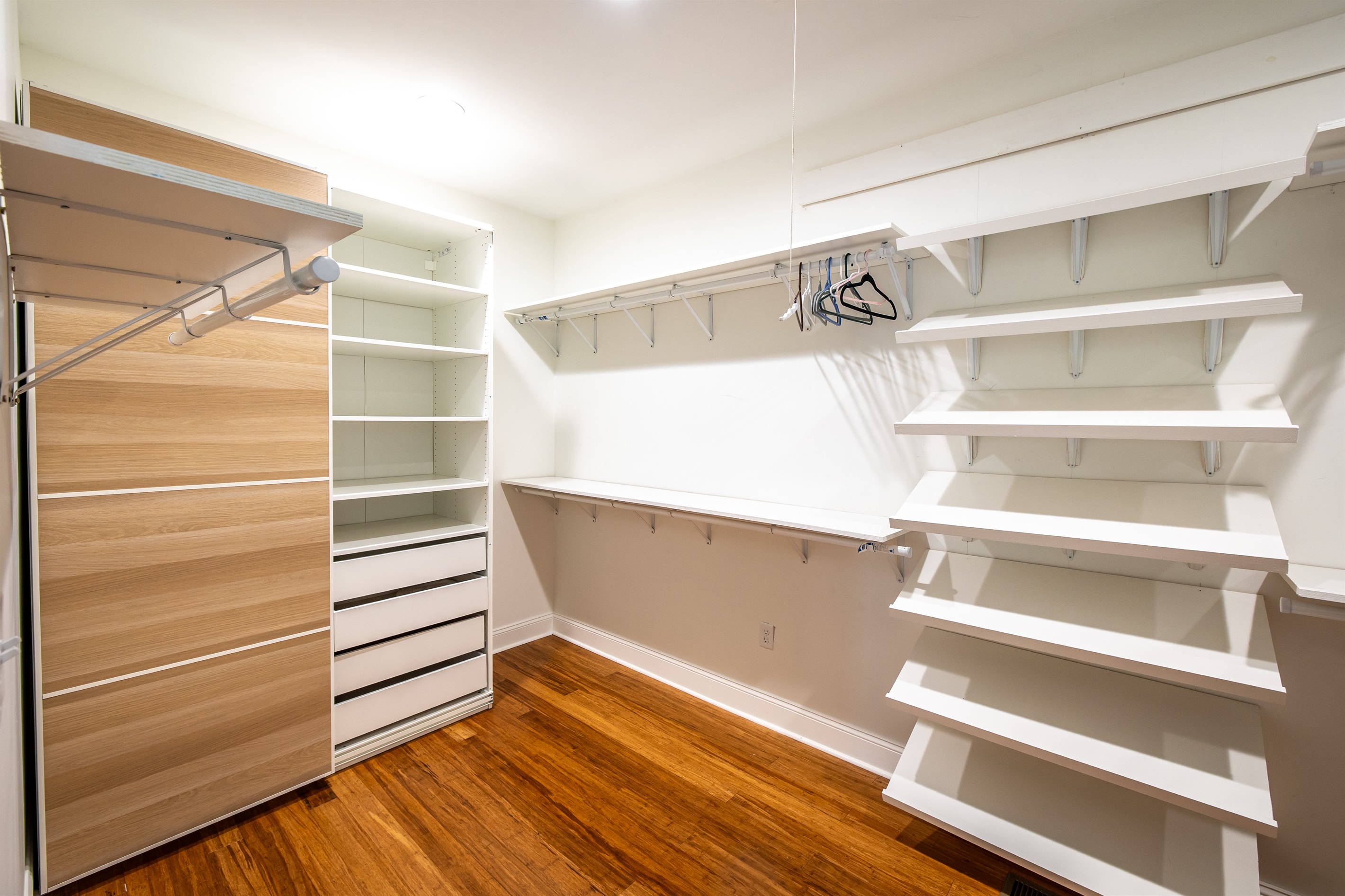 Main bedroom walk-in closet and laundry