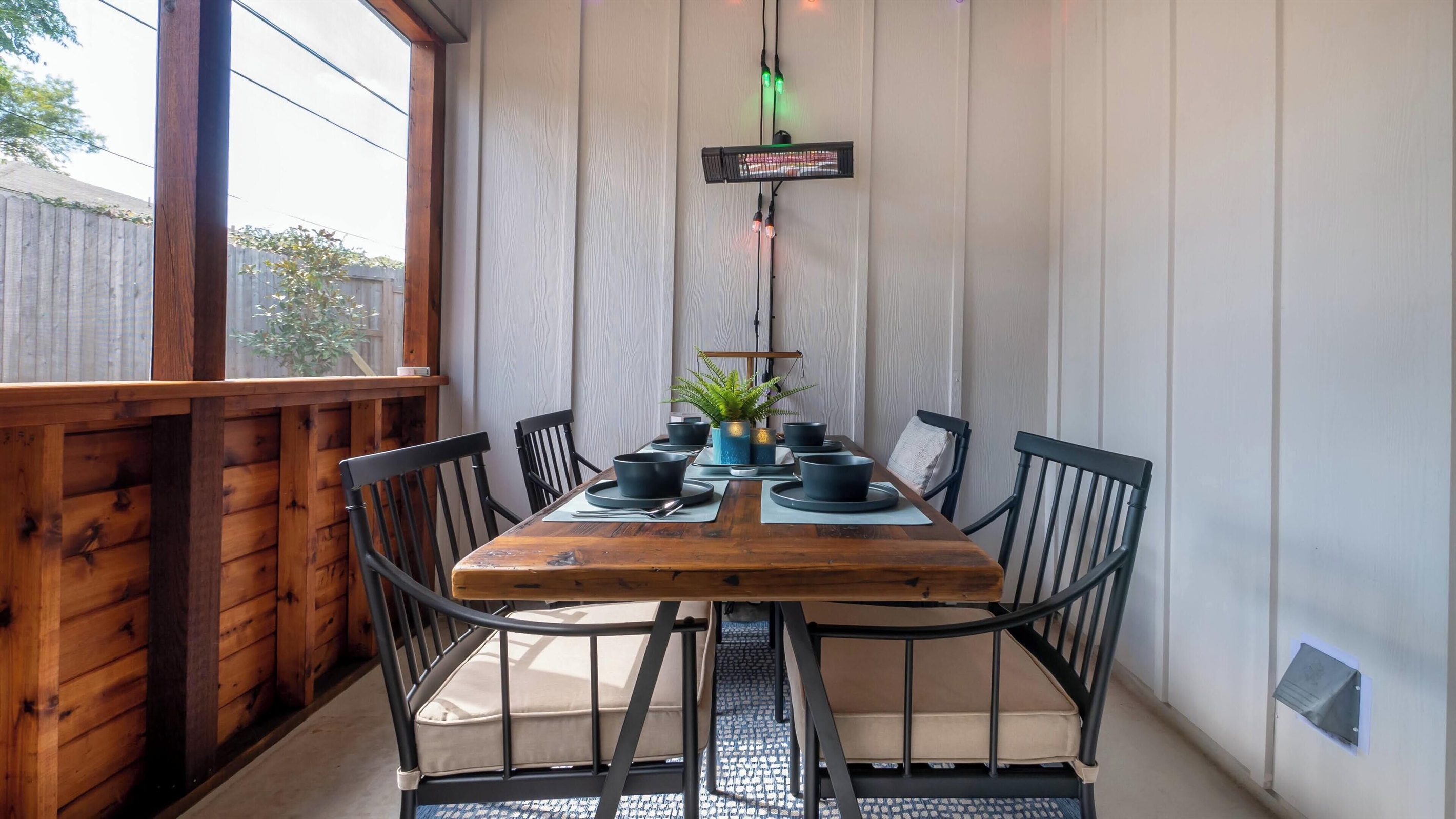 Screened-In Patio