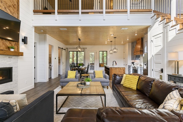 Large windows on each side of the cabin immerse you in your surroundings