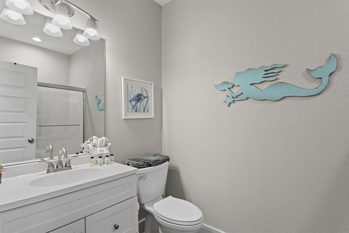 Bathroom #5: Private attached bathroom with shower/tub combo