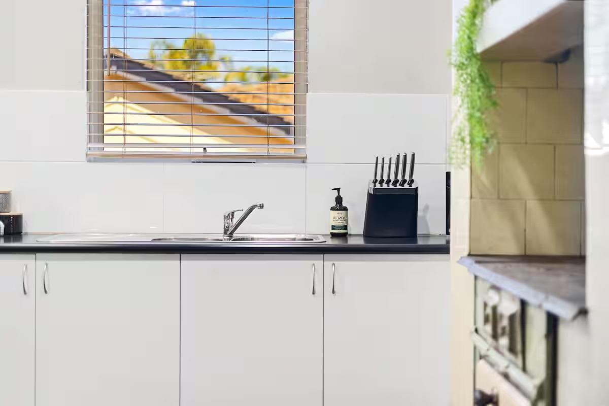 Kitchen utensils, cooking tools and everyday essentials are ready at Sasha’s Cottage on the Hill for easy meal preparation during your stay.