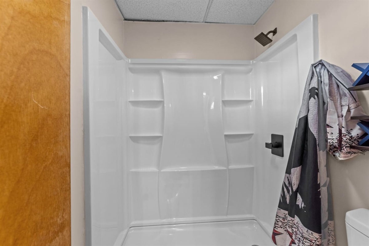 Spacious Shower Retreat: Refresh and rejuvenate in your own modern shower oasis!