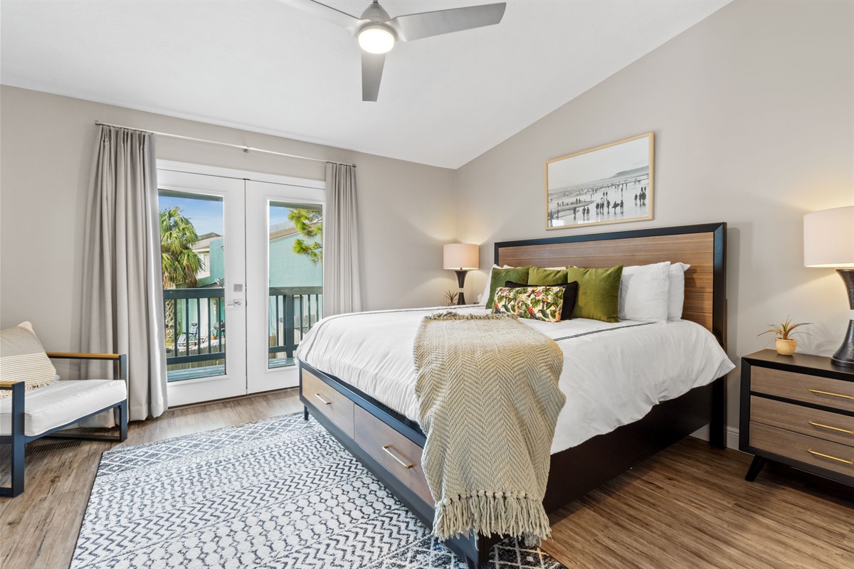 Bedroom with Queen Bed