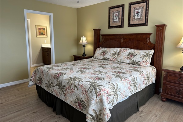 Upstairs King Master Ensuite #2