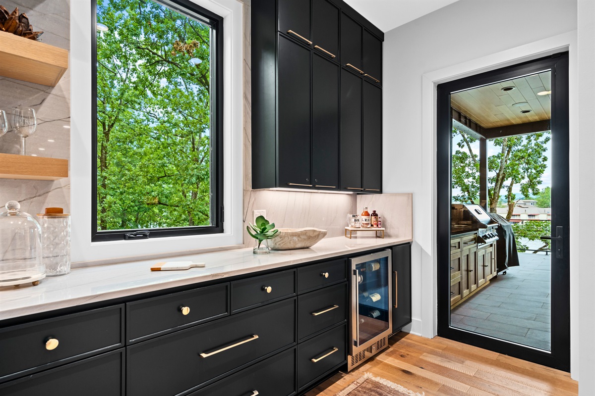 This kitchen nook offers stylish storage solutions with sleek cabinets and open shelving, making it both practical and beautiful.