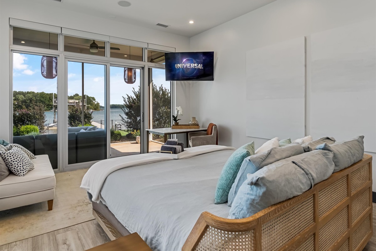 Master bedroom overlook Lake Norman with King tempurpedic bed, tv and its own bathroom and walk in closet