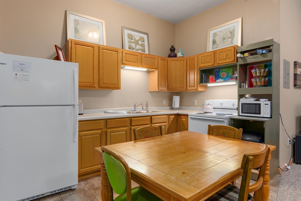 Dine in from any of Pepin's great restaurants, or cook your own meals while staying with us.