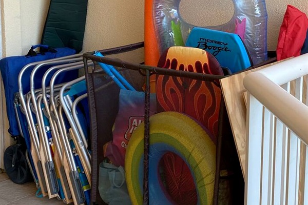 Beach Chairs, Boogie Boards and a Beach Cart!  Guests are welcome to use these! 