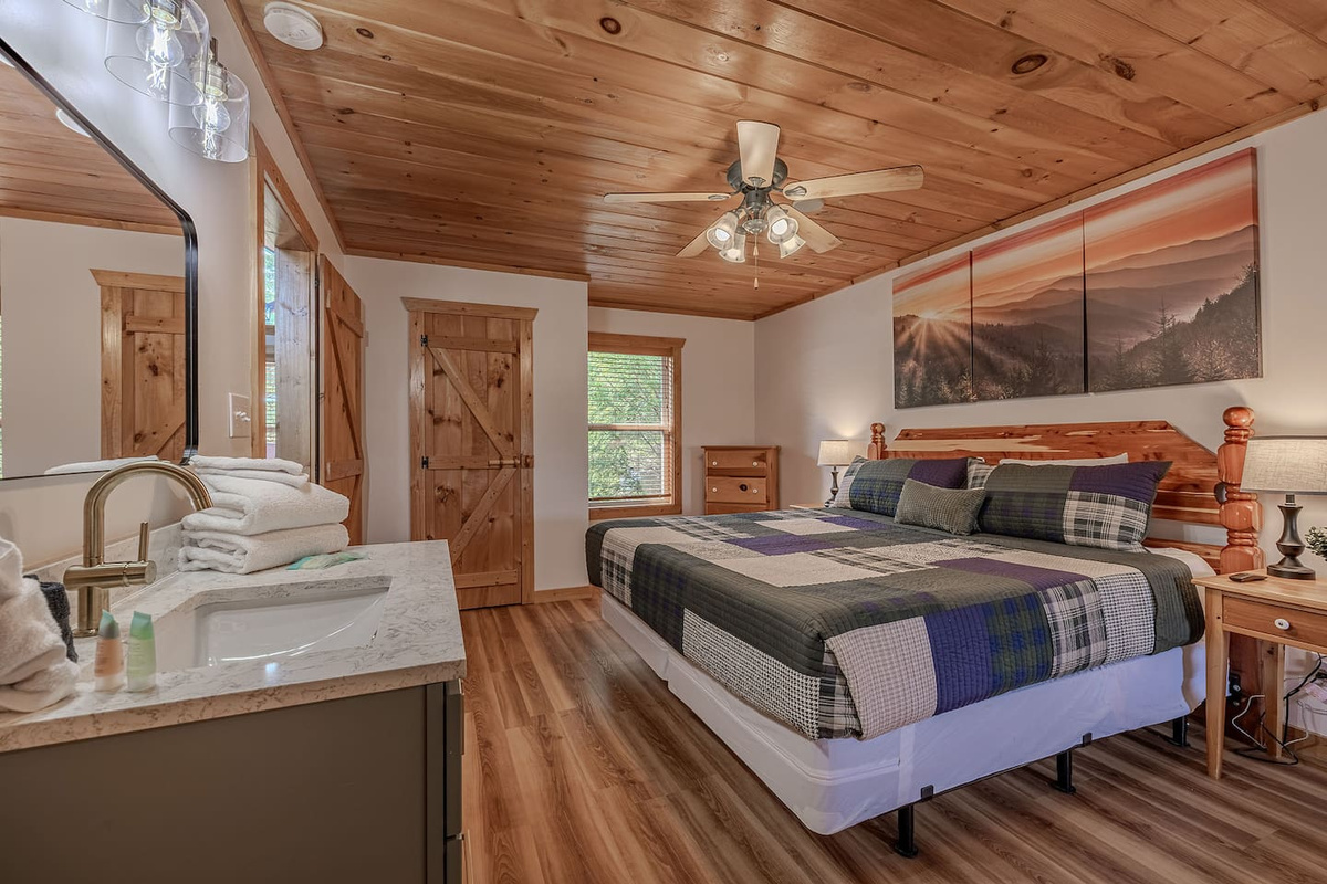 Rest easy in this inviting king suite with comfortable bedding and warm cabin touches.
