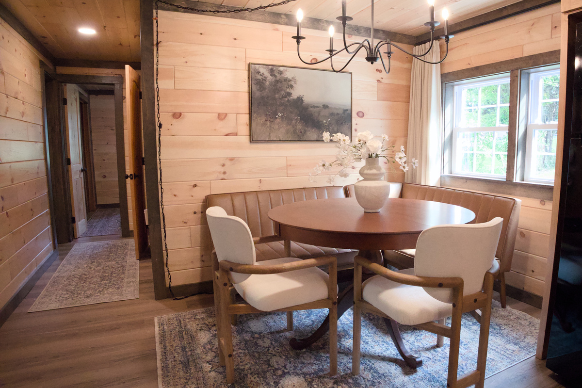 Dining. Seating for 6.