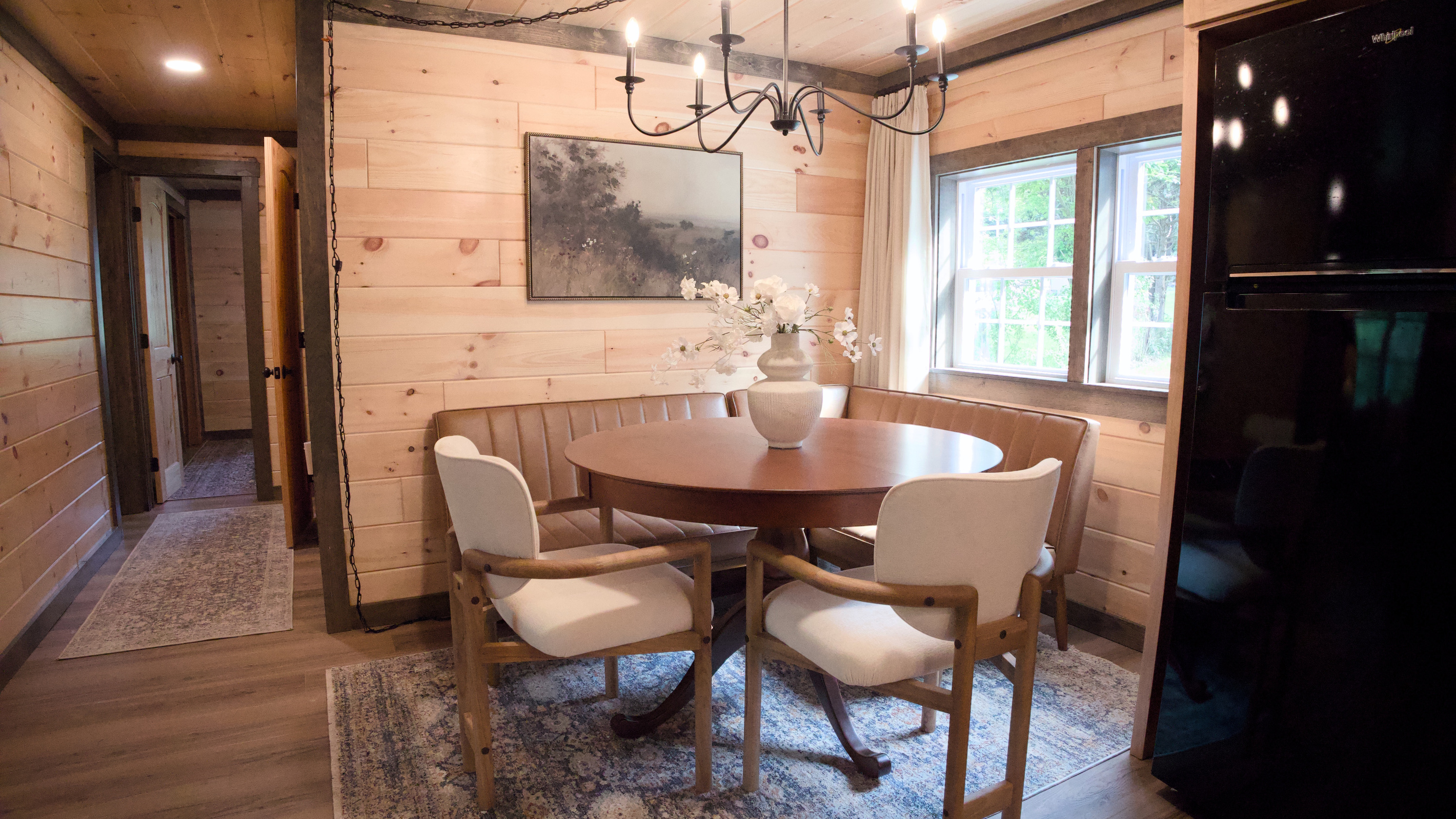 Dining. Seating for 6.