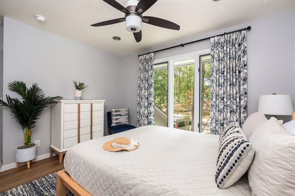 Queen Bed Upper Level