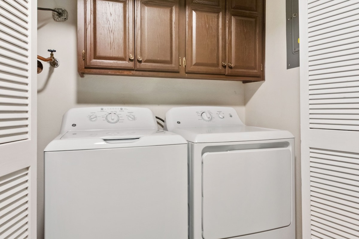 Washer/Dryer w/ Detergent Provided. Extra Towels Stored Above. 