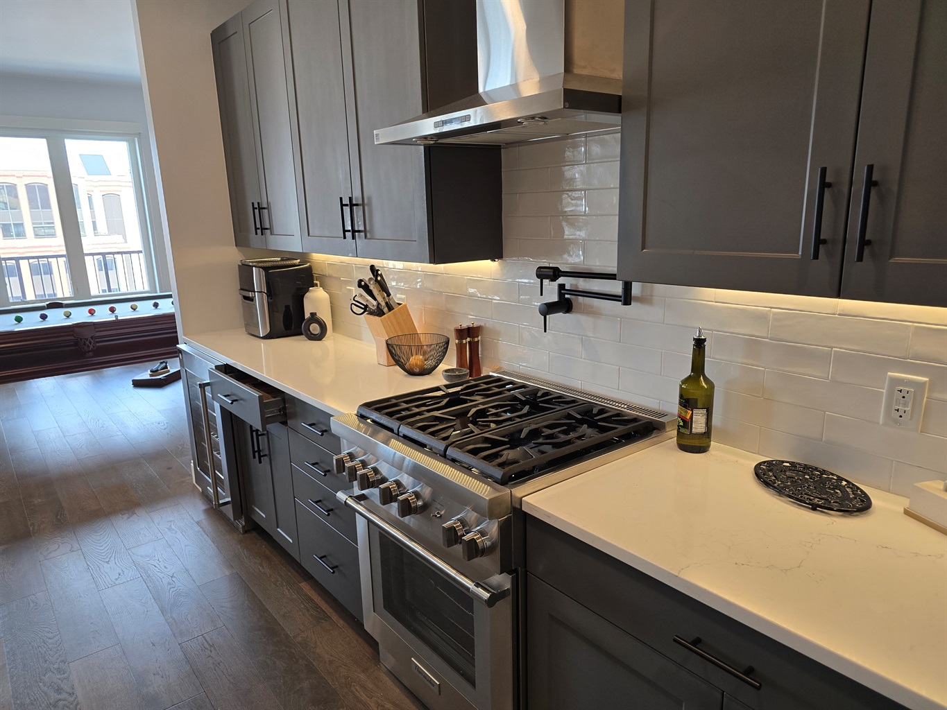 Full Kitchen With Professional Stove and Vent and lighting system