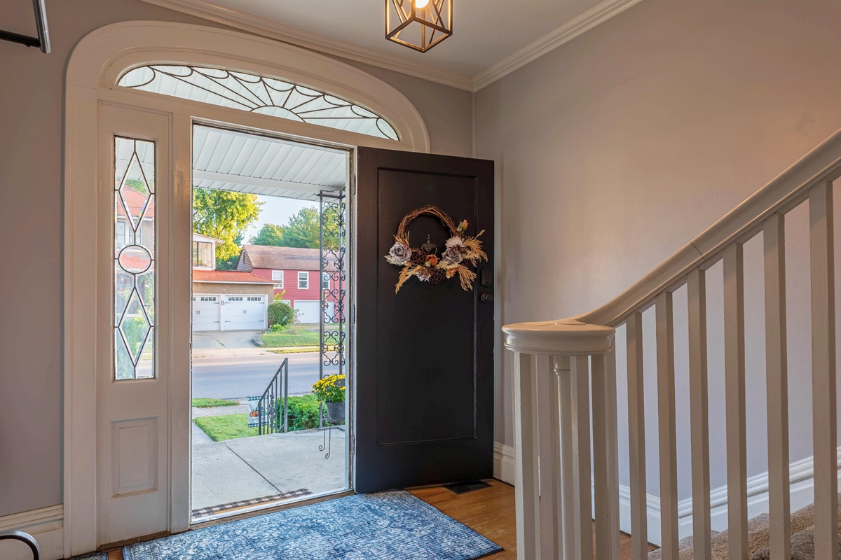 A nice size entry way before heading up the stairs.