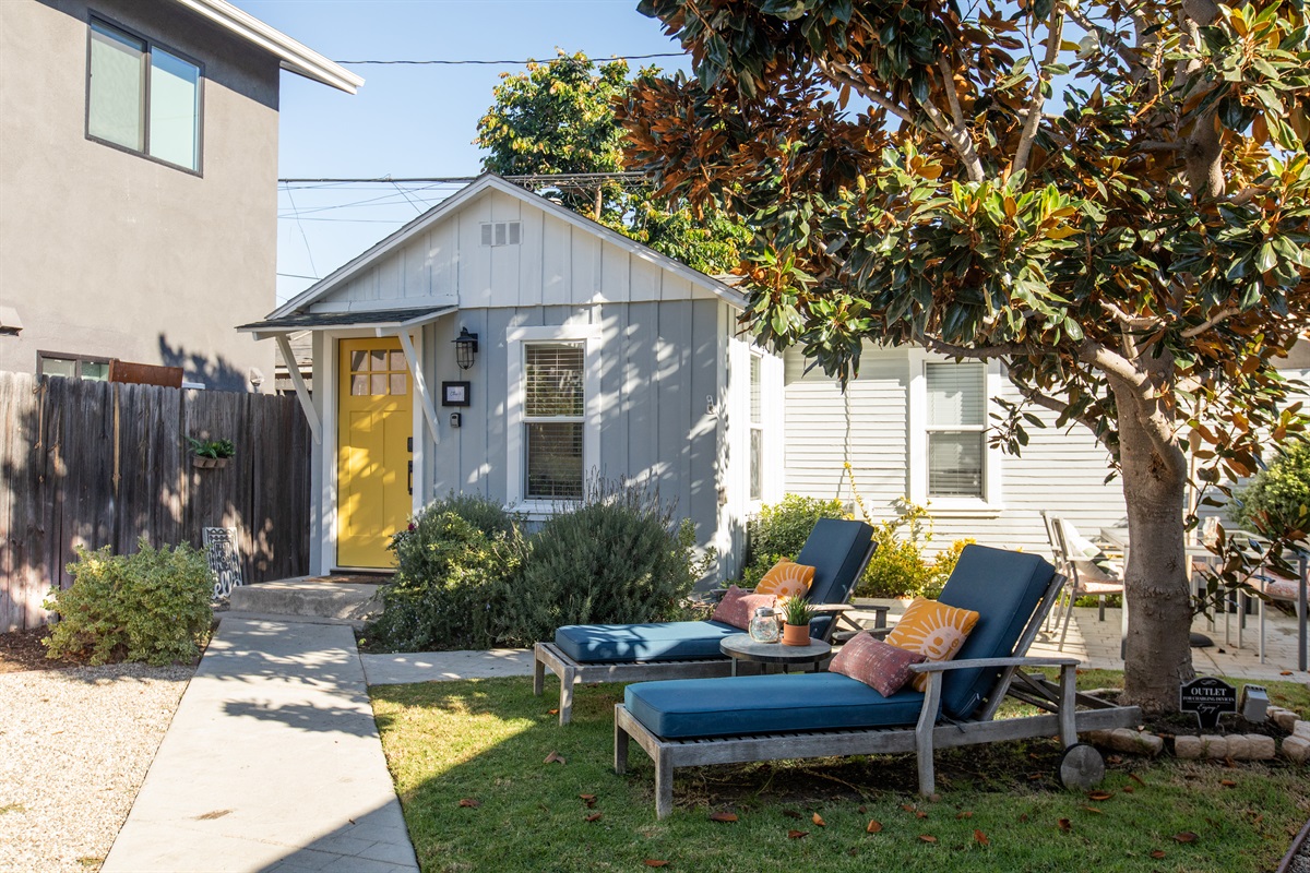 Garden unit: 1bed/1bath