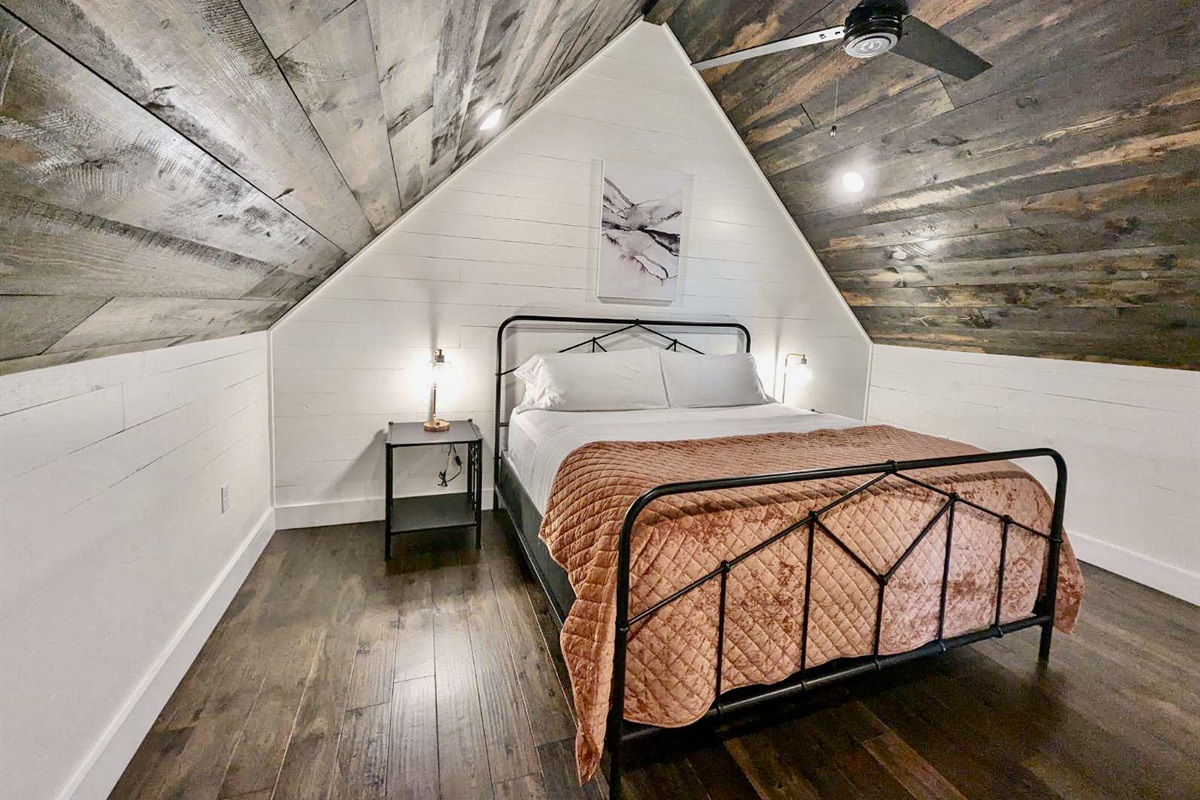 Third story kind bedroom