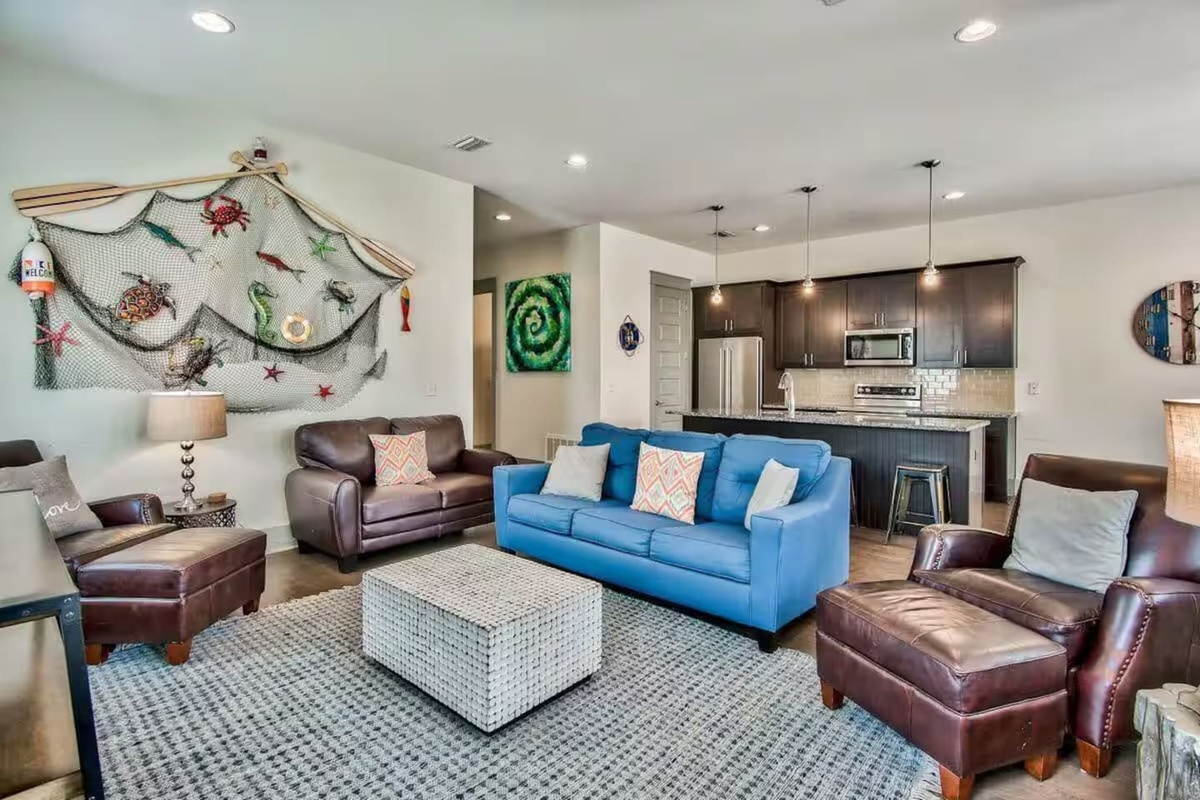 Living room with sleeper sofa (blue)
