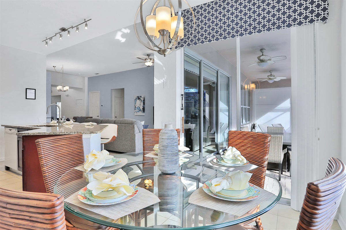 Seating for 5 in the breakfast nook