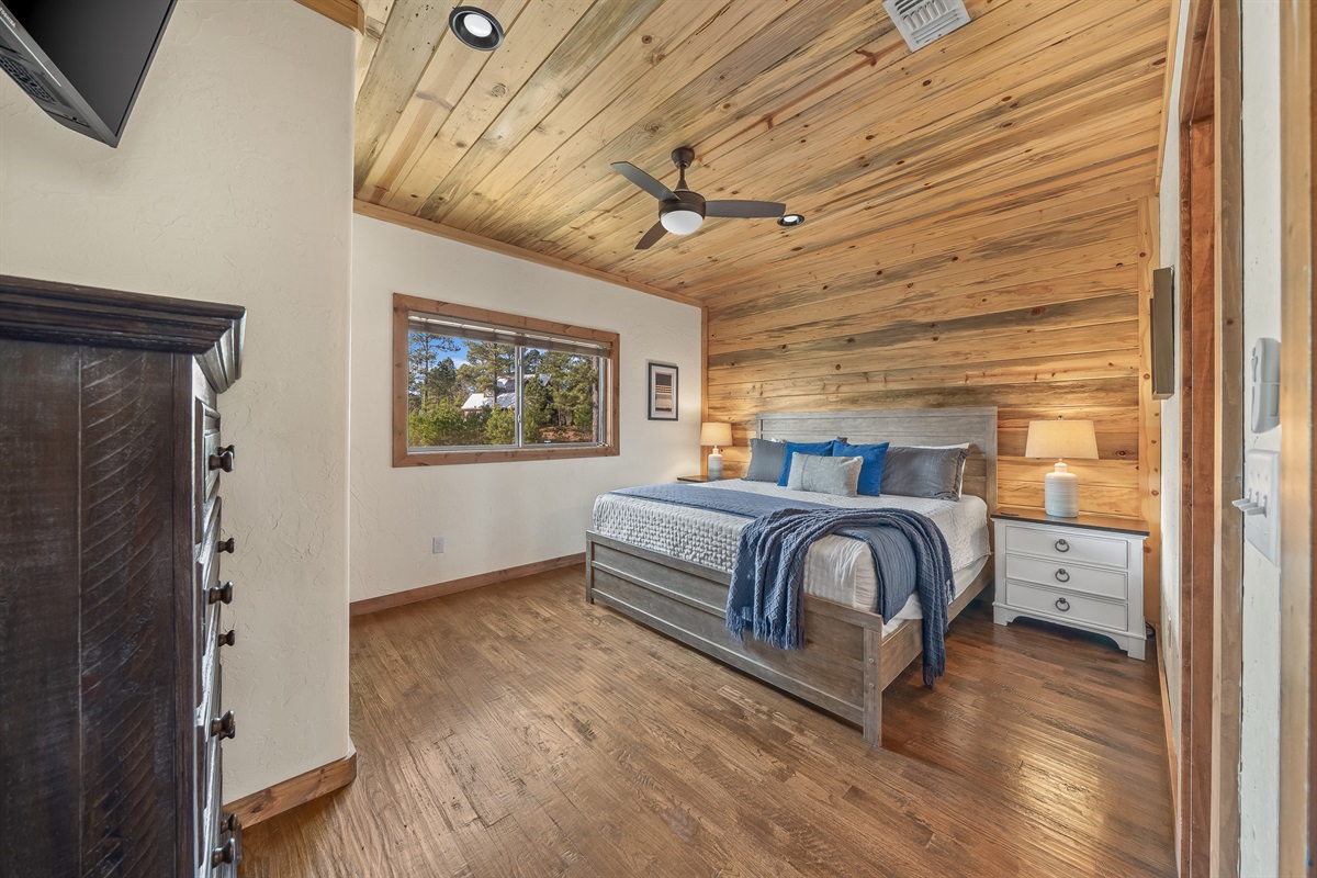 Second upstairs king ensuite bedroom.
