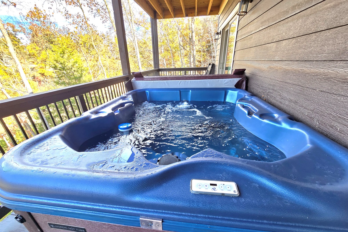Private Hot TubLo