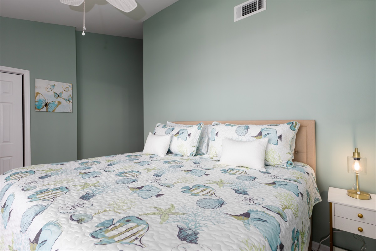 Elevated King size beds for views of the ocean from bed!