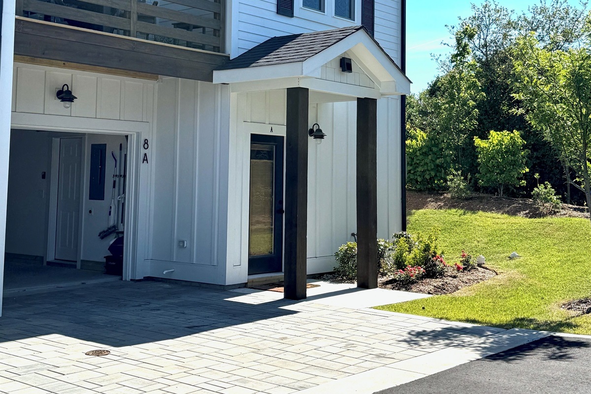 End Unit with extra privacy, quiet, shadeTwo parking spaces: Garage and Drive