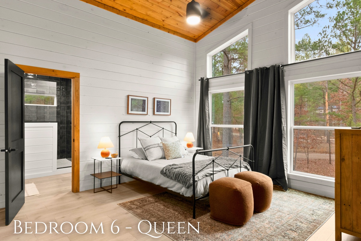 This queen bedroom marries the coziness of a cabin with the clarity of modern design.