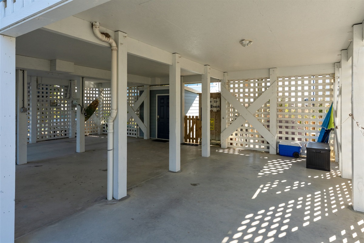 Carport / Back Fenced in Area / Direct Beach Access
