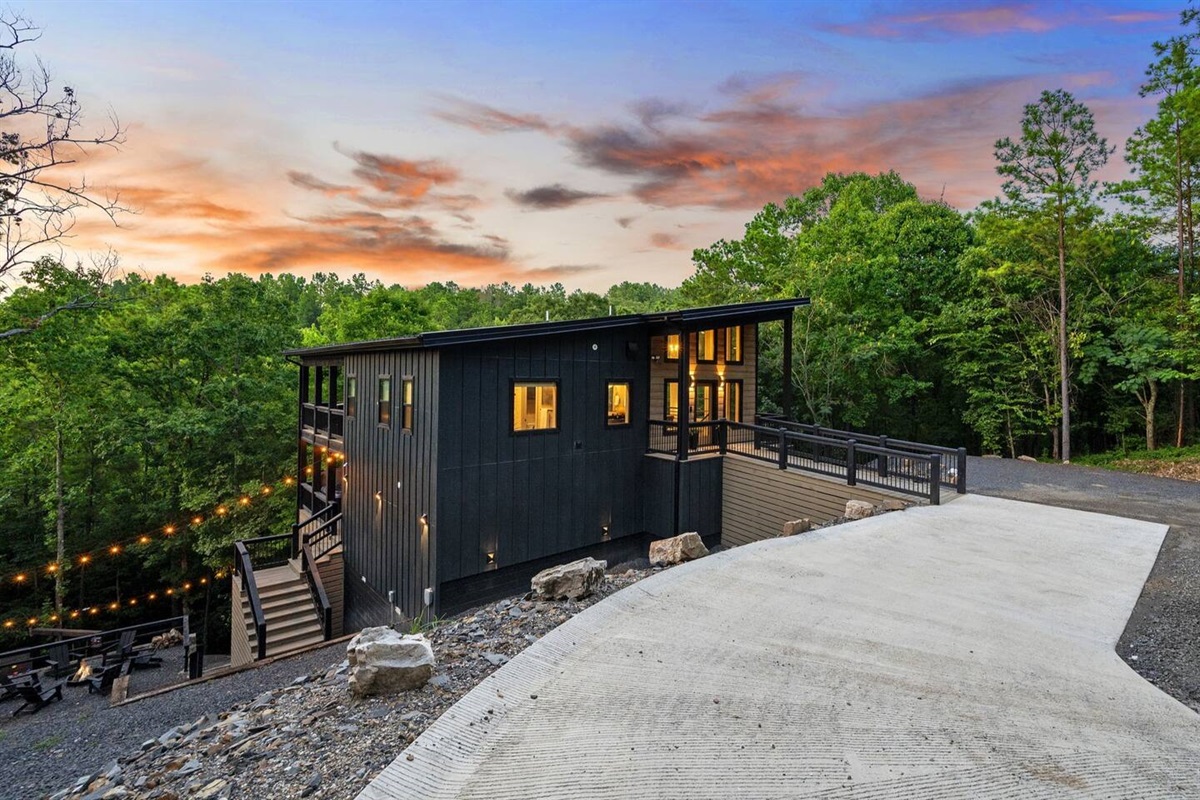 The Honeycomb Hideout is a modern mountain cabin that sleeps up to 11 guests comfortably and is full of highly desired amenities such as hot tub, pool table, ping pong, arcades, fire pit, play toy, plus access to a creek to name a few.