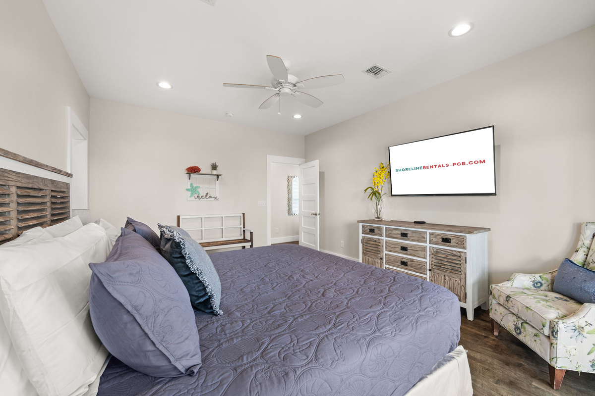 Wake up to beautiful Gulf views from this spacious Panama City Beach master suite