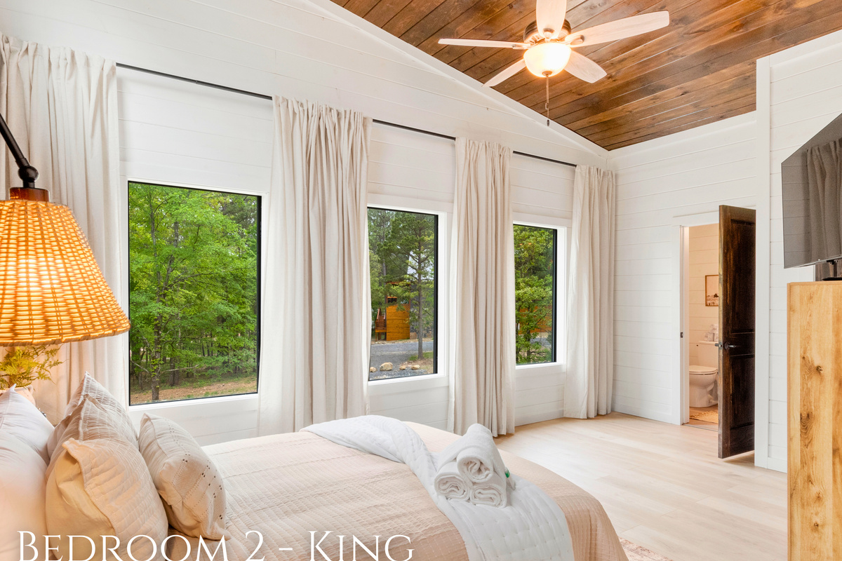 Bright and airy, this king suite offers a refreshing morning view surrounded by nature. Drift away in the soft linens after a day of adventure.