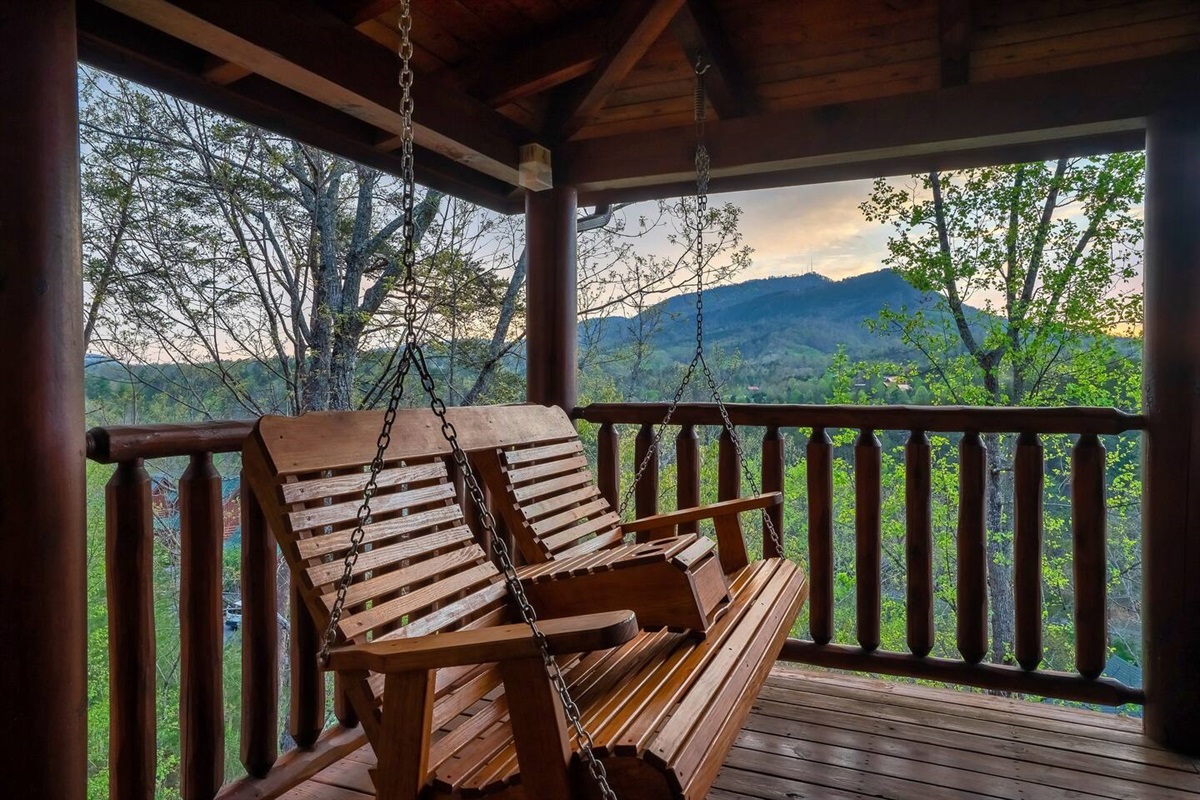 Enjoy the views from the swing located on the upper deck.Easy access from the main floor.